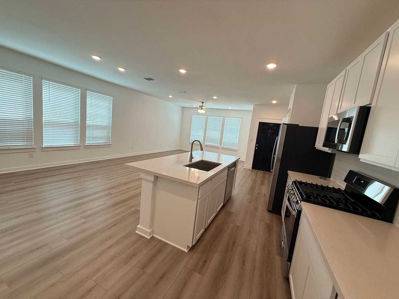 124 Hartson Dr - Photo 4 of 16