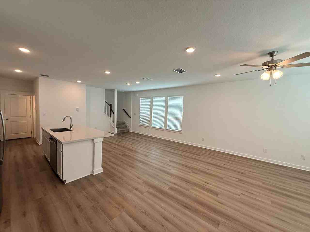 124 Hartson Dr - Photo 5 of 16