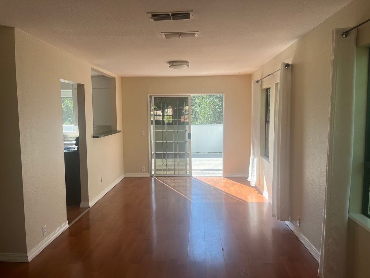 2423 Tehama St - Photo 5 of 38