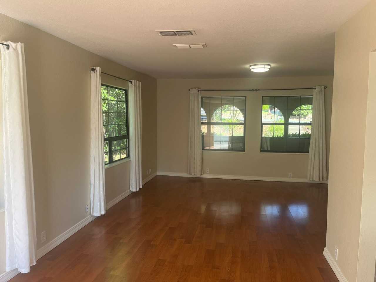 2423 Tehama St - Photo 6 of 38