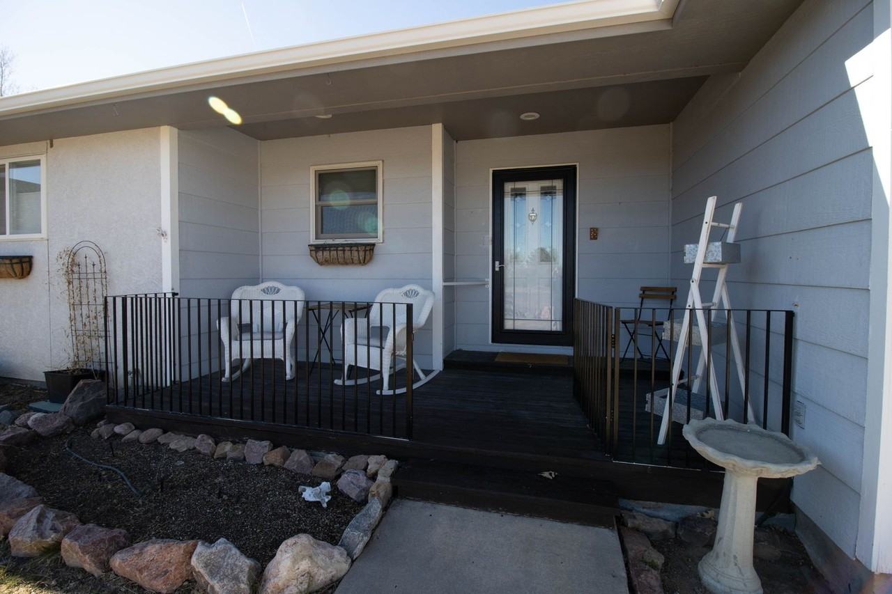 609 Cobblestone Ct - Photo 3 of 28