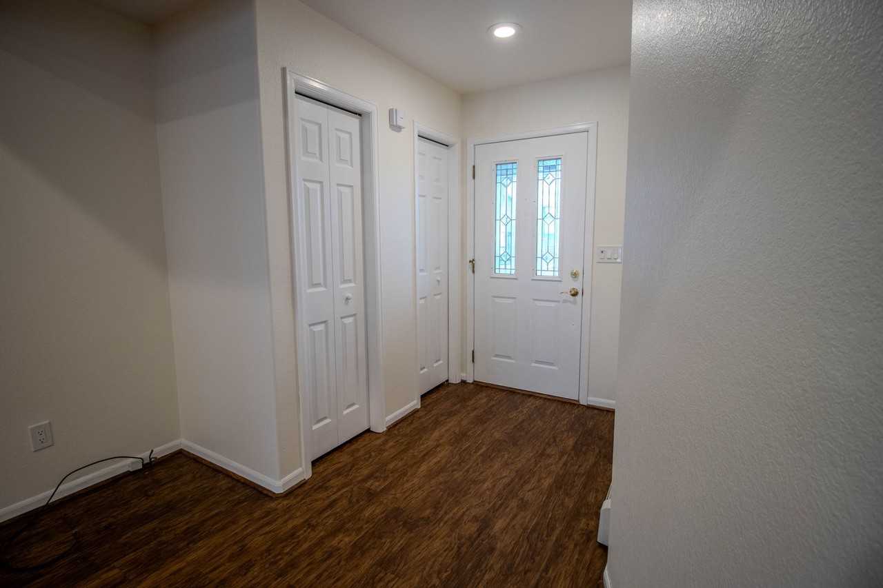 609 Cobblestone Ct - Photo 4 of 28
