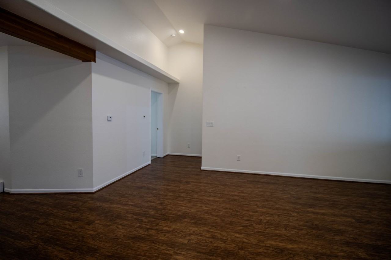 609 Cobblestone Ct - Photo 5 of 28