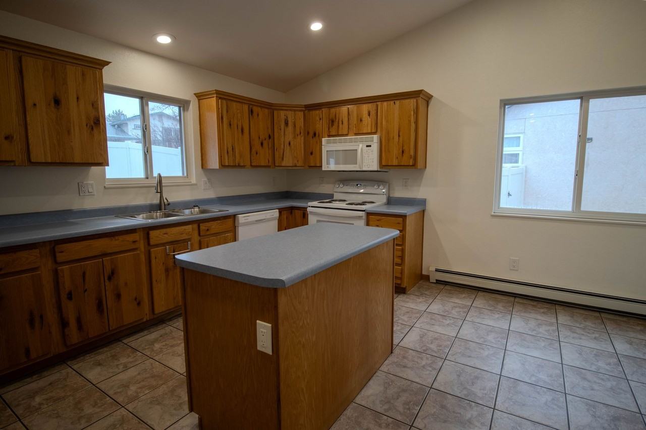609 Cobblestone Ct - Photo 6 of 28