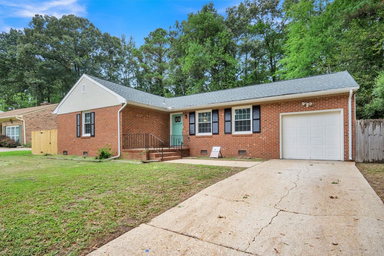 117 Queen Mary Ct - Photo 2 of 34
