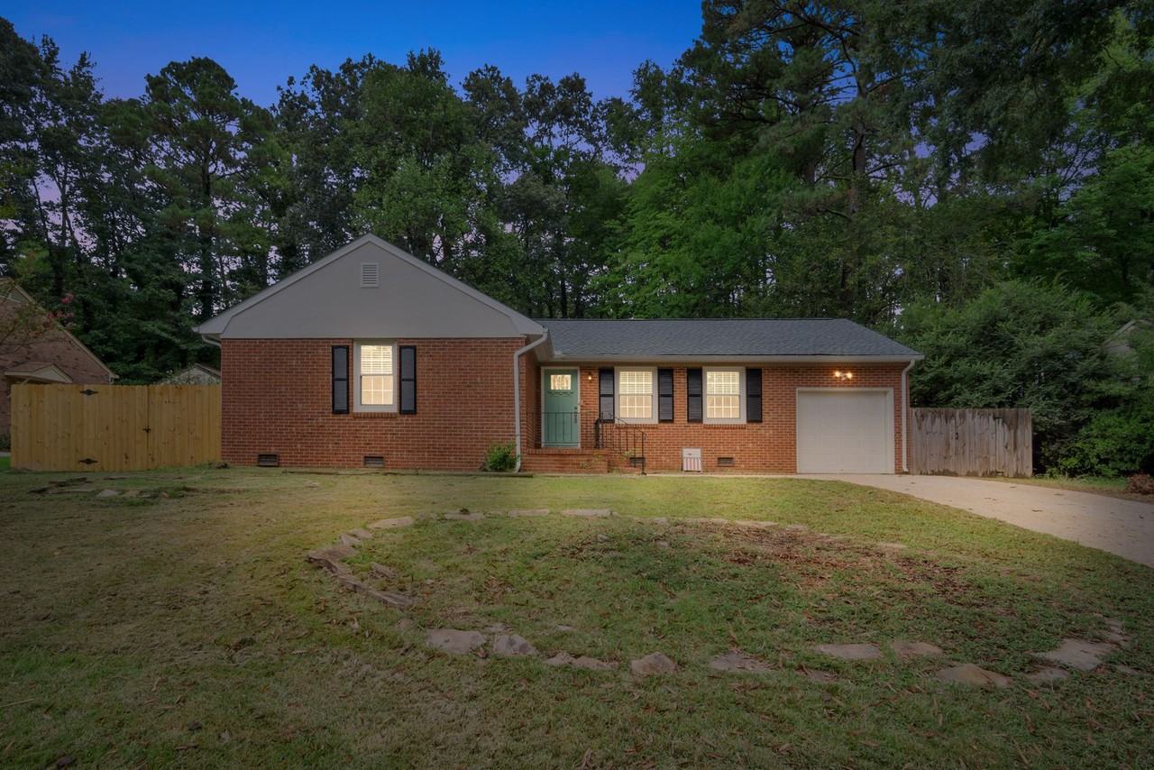 117 Queen Mary Ct - Photo 4 of 34