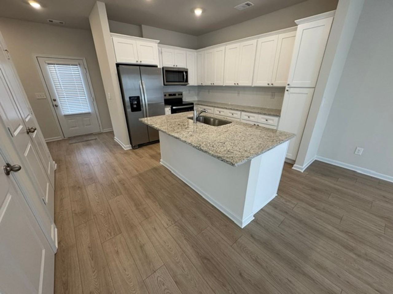 212 Rooker Dr - Photo 4 of 13