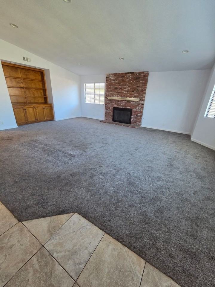 696 Tilia St - Photo 2 of 12