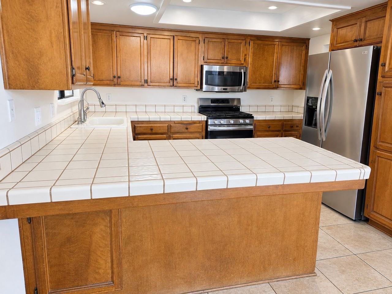 696 Tilia St - Photo 4 of 12