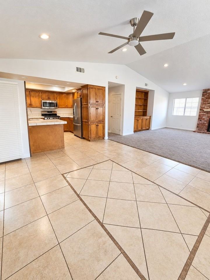 696 Tilia St - Photo 5 of 12