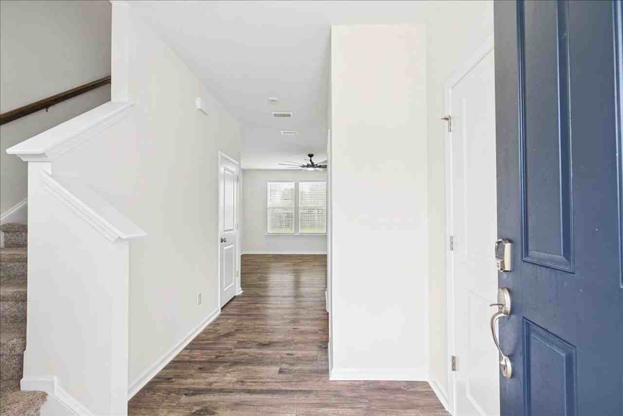 33 Southern Way - Photo 2 of 42