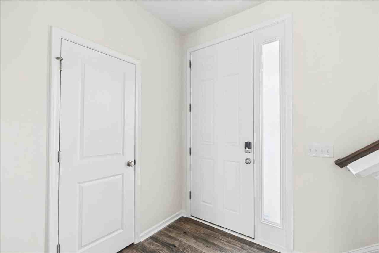 33 Southern Way - Photo 3 of 42