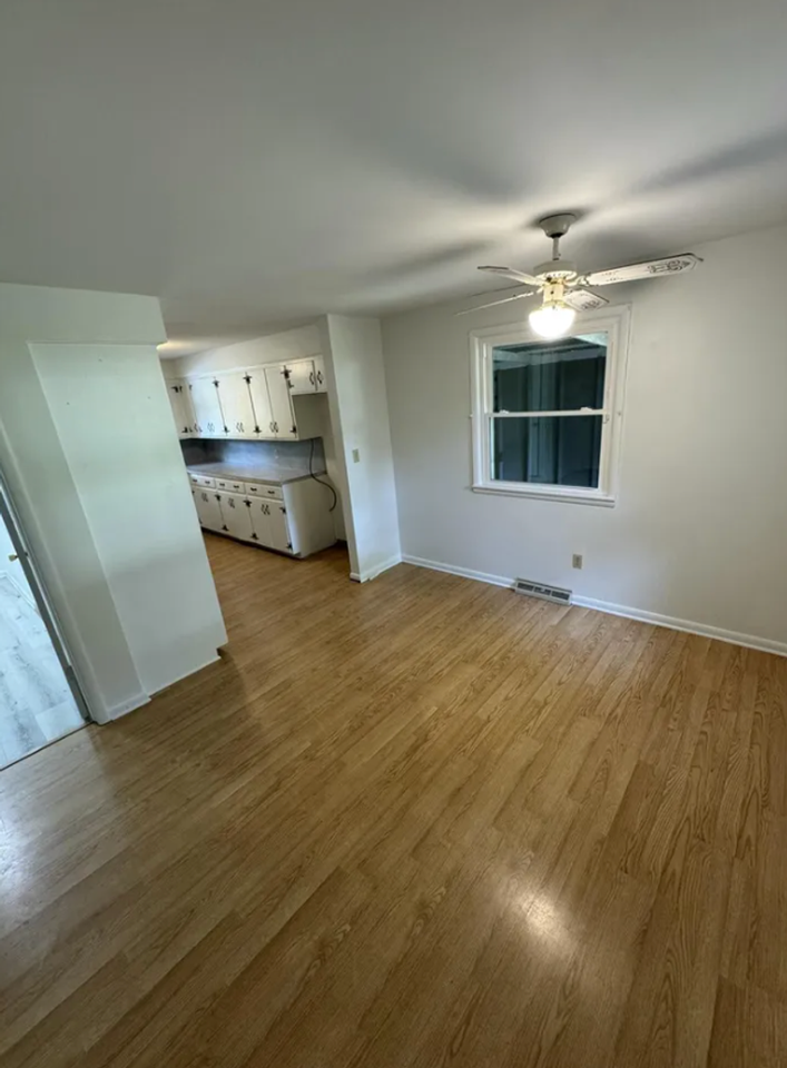 3510 S Broadway Ave - Photo 4 of 18