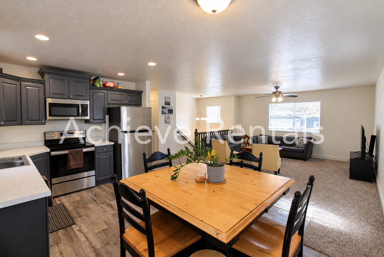 121 N 500 E - Photo 2 of 11