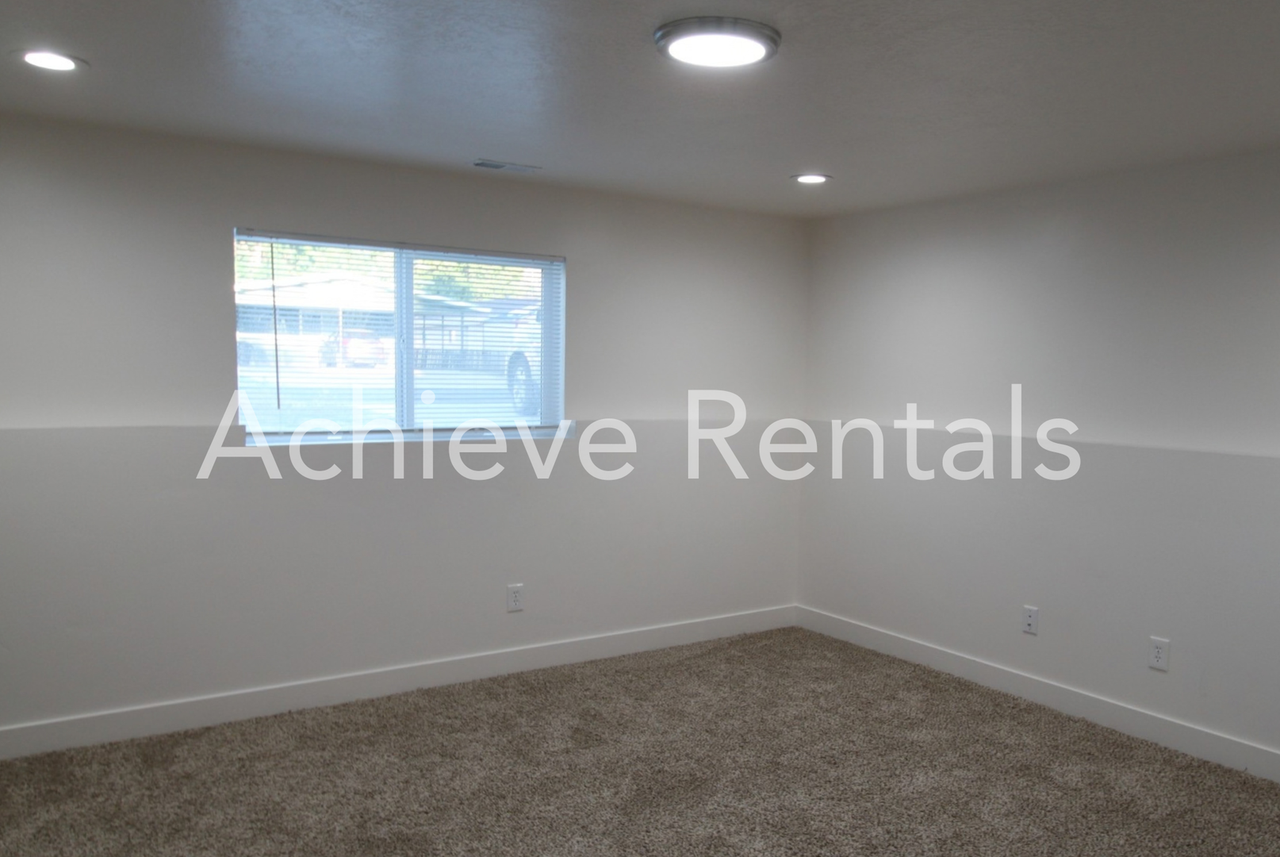 121 N 500 E - Photo 6 of 11