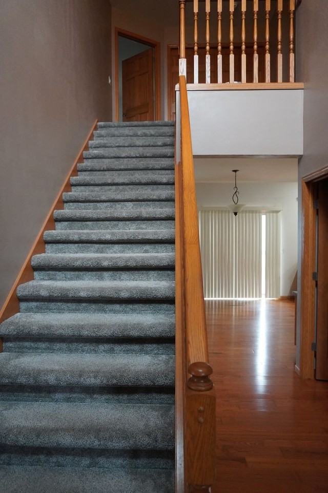 1000 Glen View Ct - Photo 2 of 14