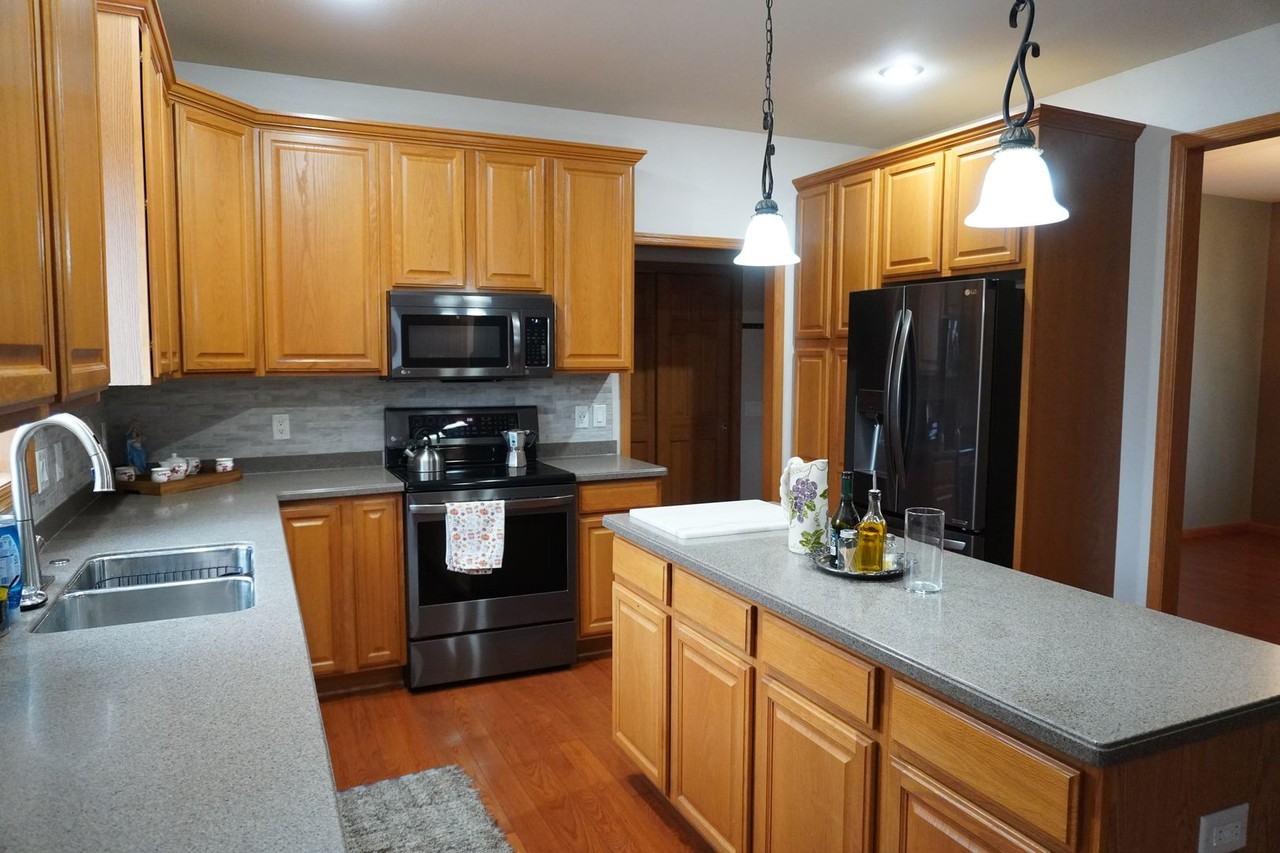 1000 Glen View Ct - Photo 3 of 14