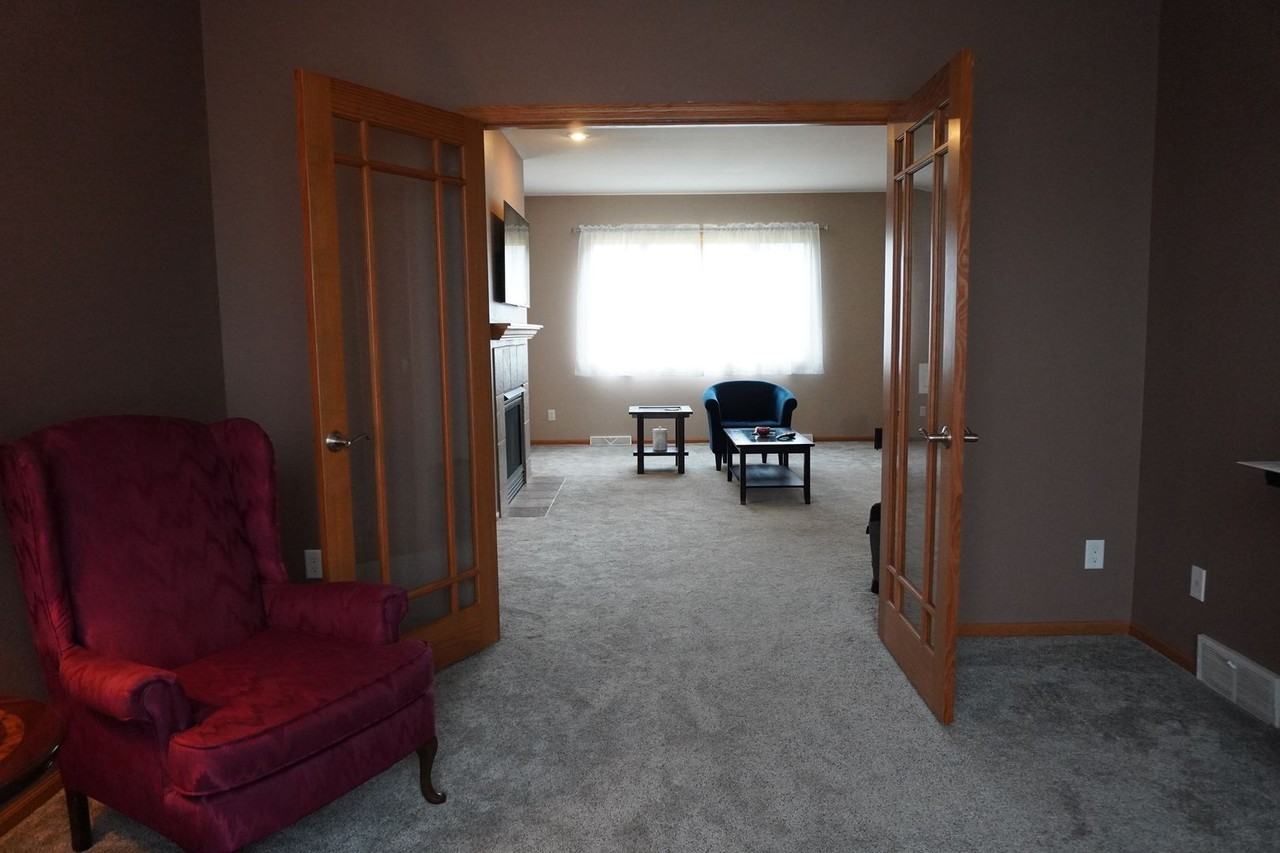 1000 Glen View Ct - Photo 5 of 14