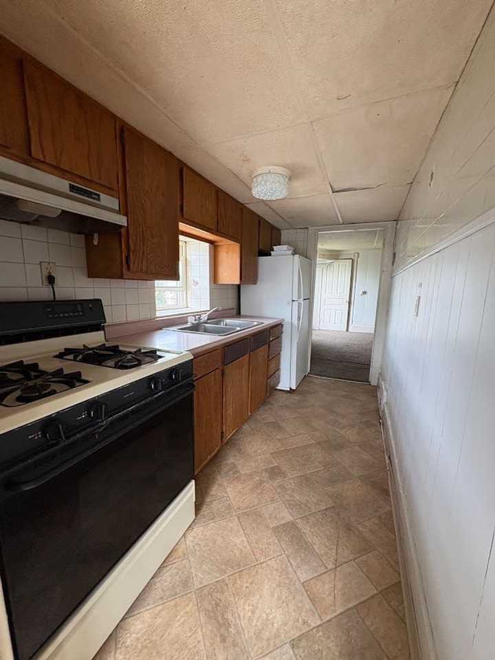 601 Brown Ave Nw - Photo 6 of 6