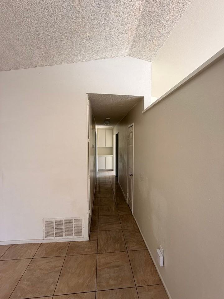 13193 Running Deer Rd - Photo 7 of 20