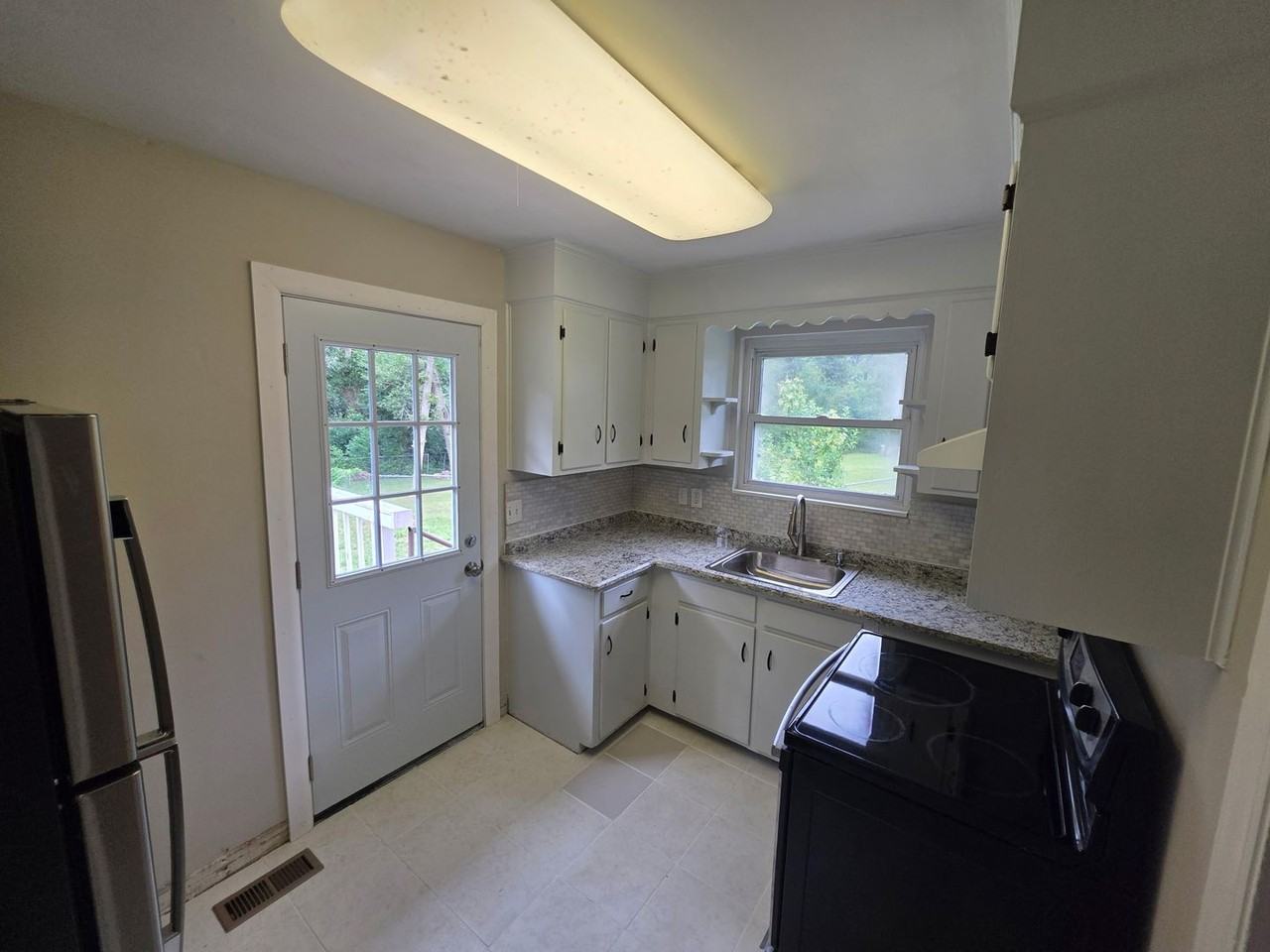 2412 Bass Ave - Photo 5 of 18