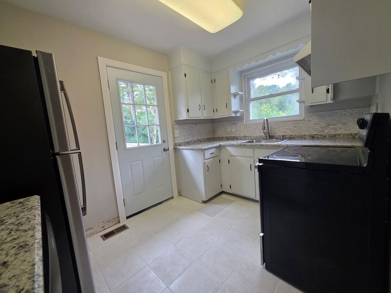 2412 Bass Ave - Photo 6 of 18