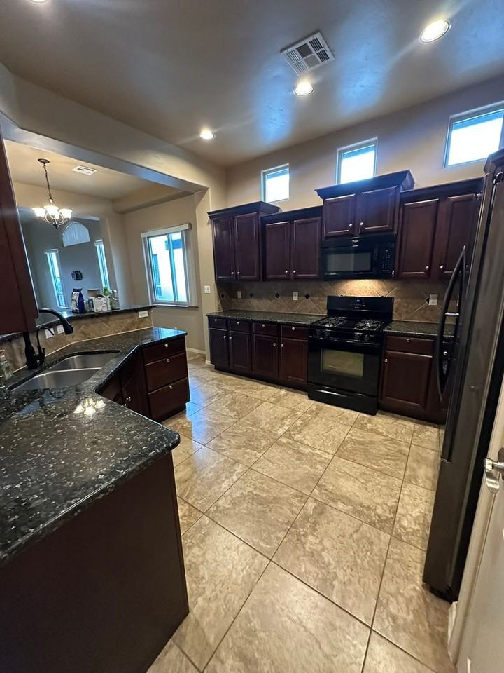 4747 Zeno Pl - Photo 4 of 26