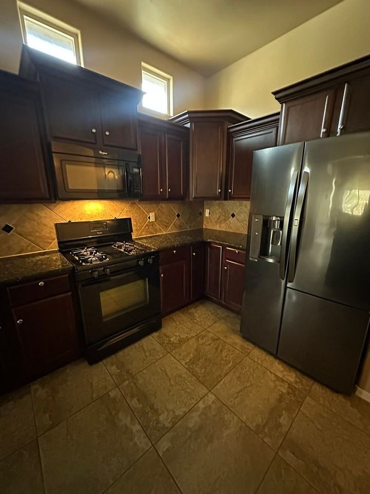 4747 Zeno Pl - Photo 5 of 26
