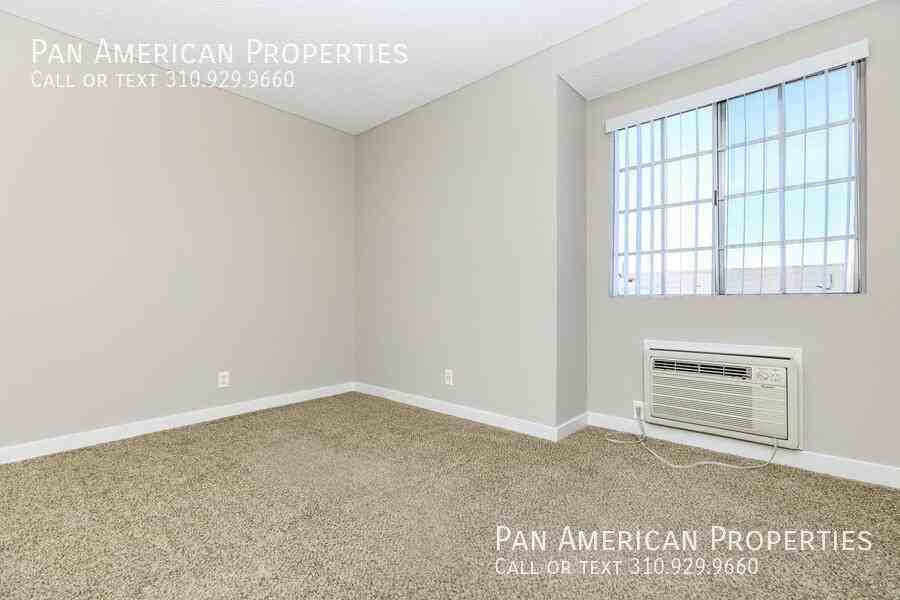 Lake Balboa Townhomes - Photo 5 of 9