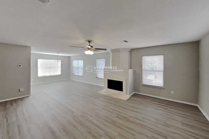 2031 Yellowstone Ln - Photo 4 of 20