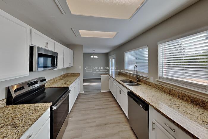 2031 Yellowstone Ln - Photo 6 of 20