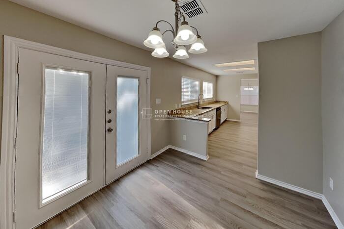 2031 Yellowstone Ln - Photo 7 of 20