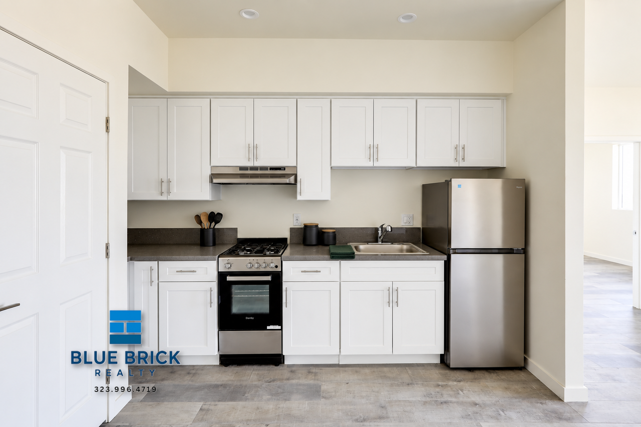 4324 S Vermont Ave #201 - Photo 2 of 31