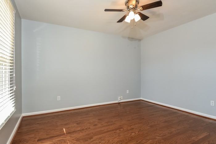 5700 Chinaberry Pl - Photo 3 of 10