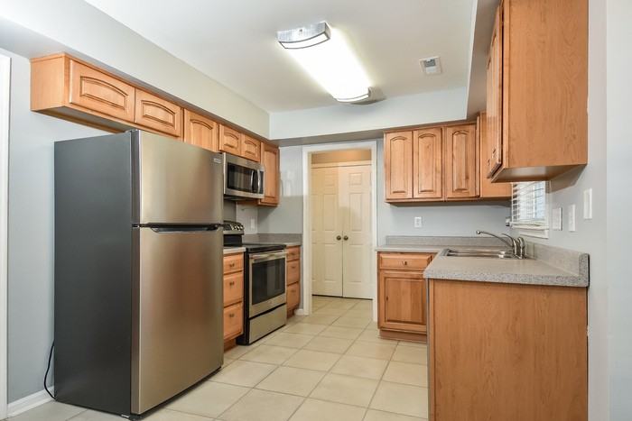 5700 Chinaberry Pl - Photo 4 of 10