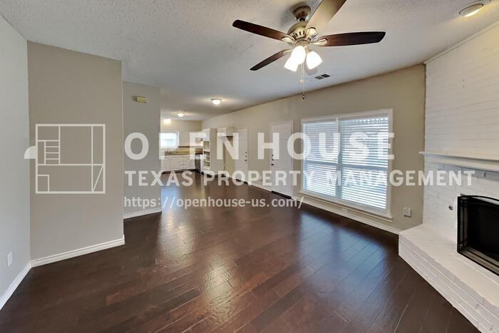 811 Rockefeller Ln - Photo 4 of 25