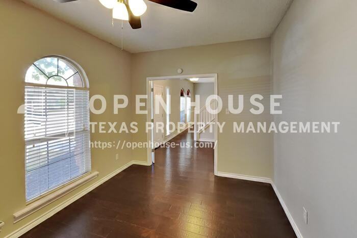 811 Rockefeller Ln - Photo 7 of 25