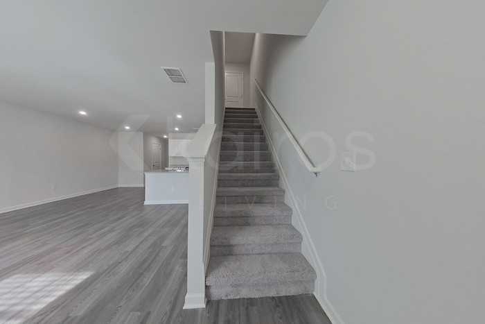 444 Hawthorn Trl - Photo 4 of 25