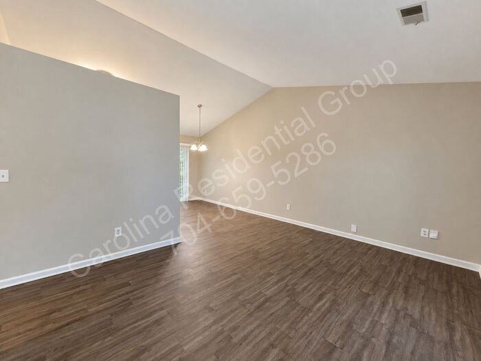 7613 Lancashire Dr - Photo 3 of 18