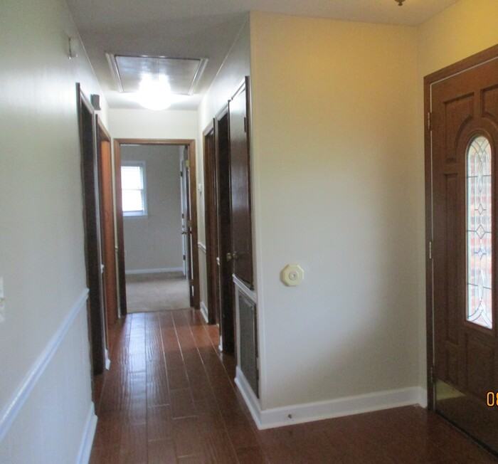 1027 Rembrandt Dr Sw - Photo 4 of 9