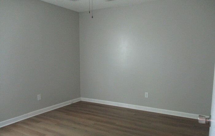 321 Oak St #321 - Photo 3 of 6