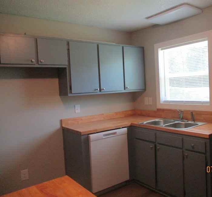 323 Oak St #323 - Photo 4 of 7