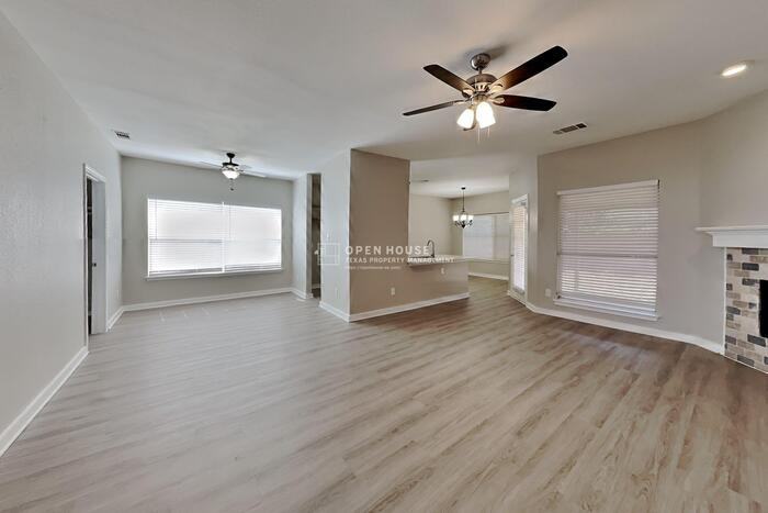 637 Crystal Brook Dr - Photo 4 of 21