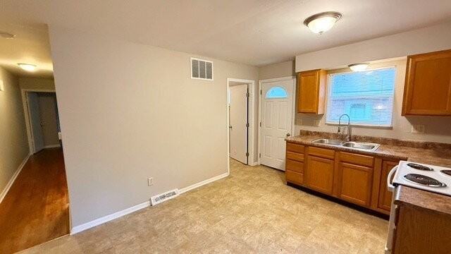 4641 Crestview Ave - Photo 4 of 10