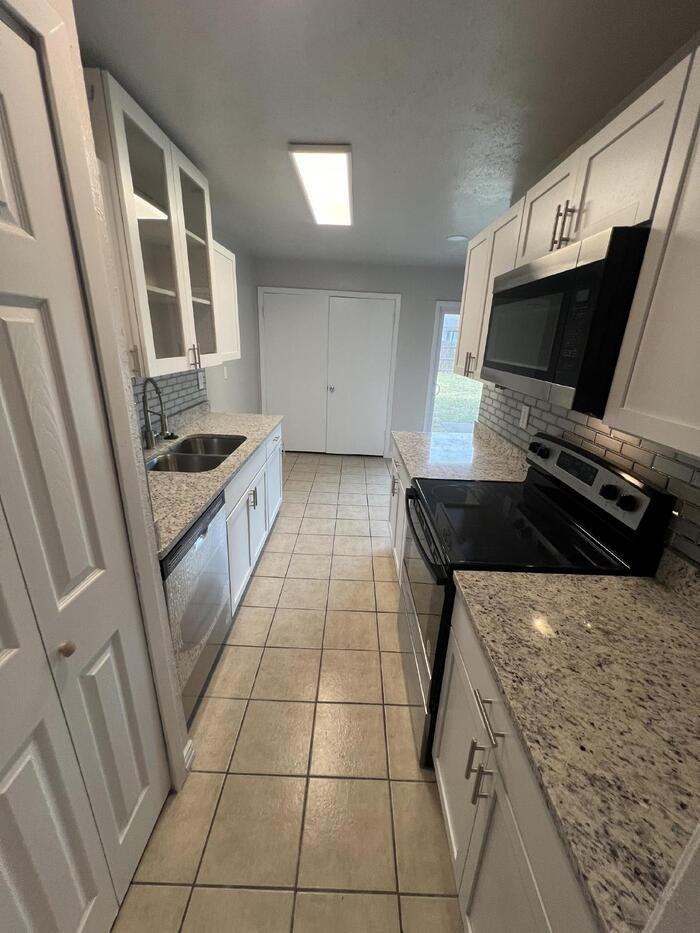 4029 Manzinita St - Photo 4 of 19