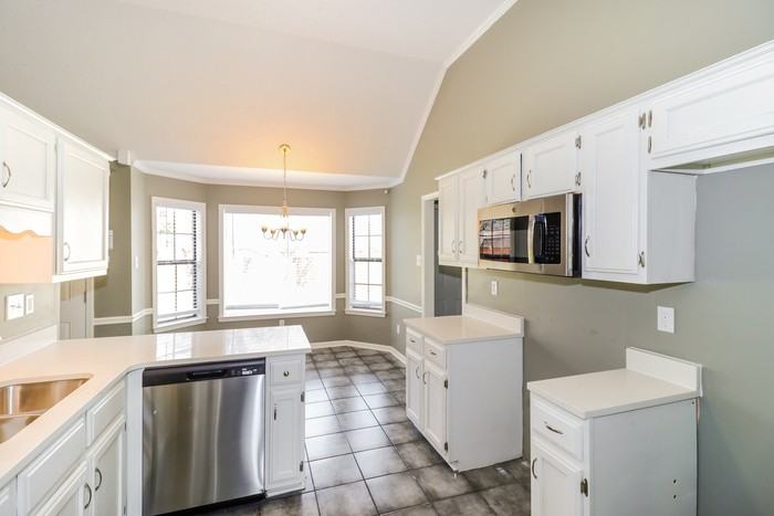 5858 Rensslaer Dr - Photo 6 of 16