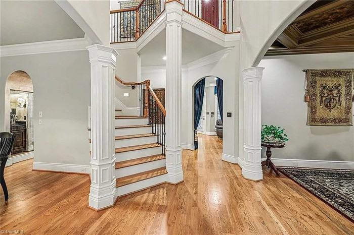 1070 Old Stone Ln - Photo 4 of 46