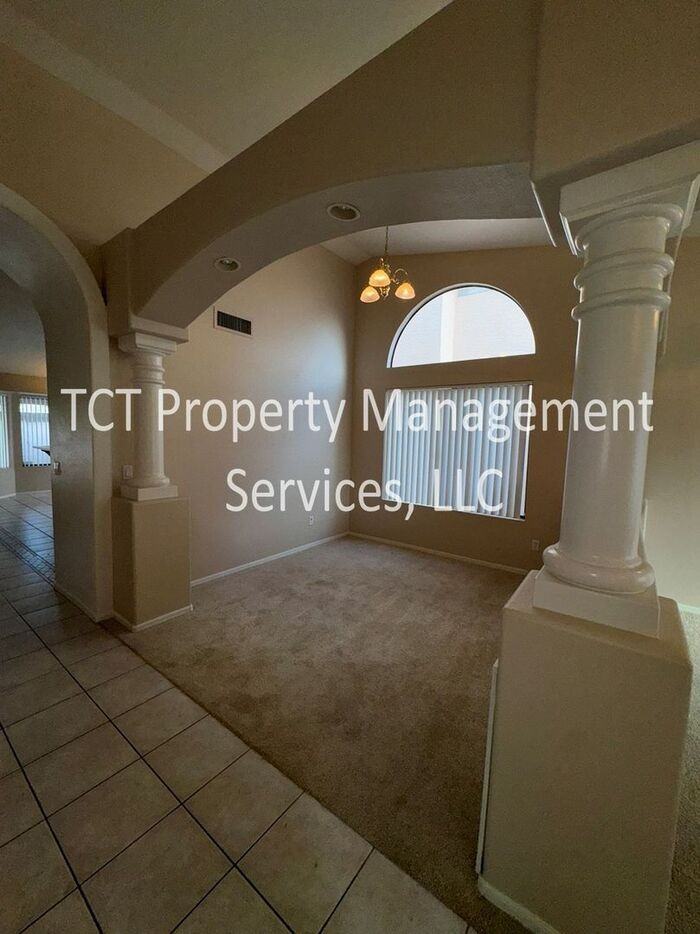 814 N Ahoy Dr - Photo 3 of 16