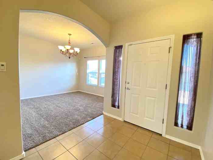 5485 Roosevelt Loop Ne - Photo 3 of 36