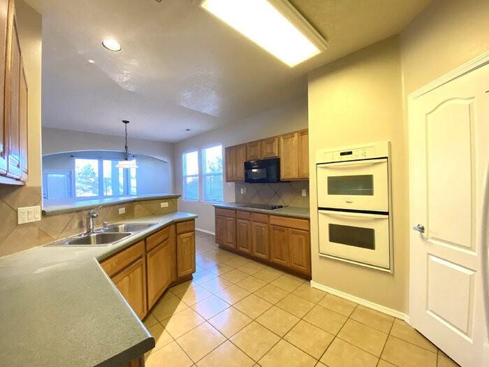 5485 Roosevelt Loop Ne - Photo 5 of 36